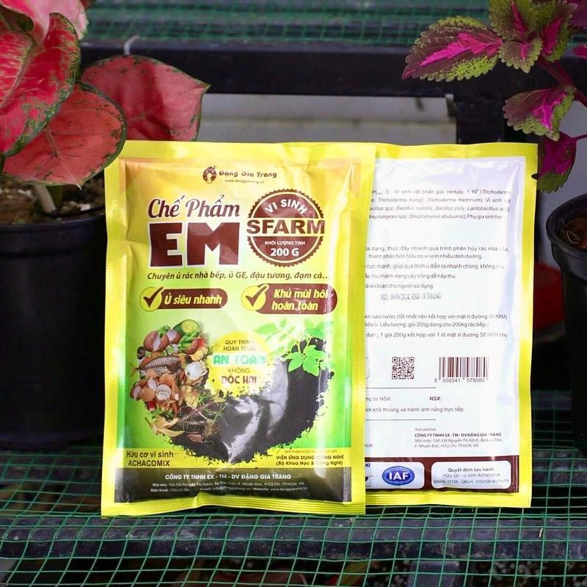 Công dụng của chế phẩm EM SFARM hỗ trợ ủ dịch chuối, nguyên liệu ủ, phân trùn quế giúp cây trồng hấp thụ dinh dưỡng